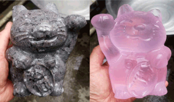 招き猫彫刻品(彫刻中様子)