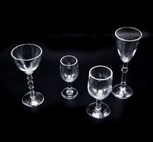 各種な形のワイングラス
