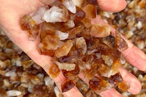 ブラジル産シトリン原石（小さい）